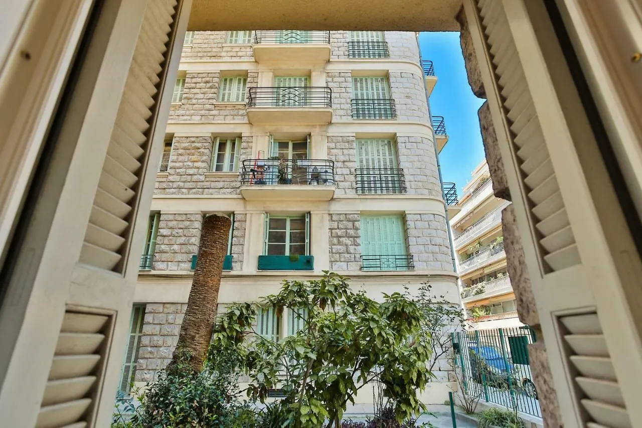 Apartment Proche Mer ニース